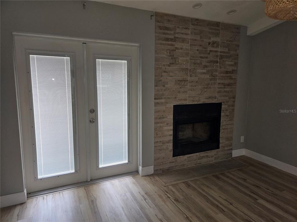 For Rent: $1,900 (2 beds, 1 baths, 804 Square Feet)