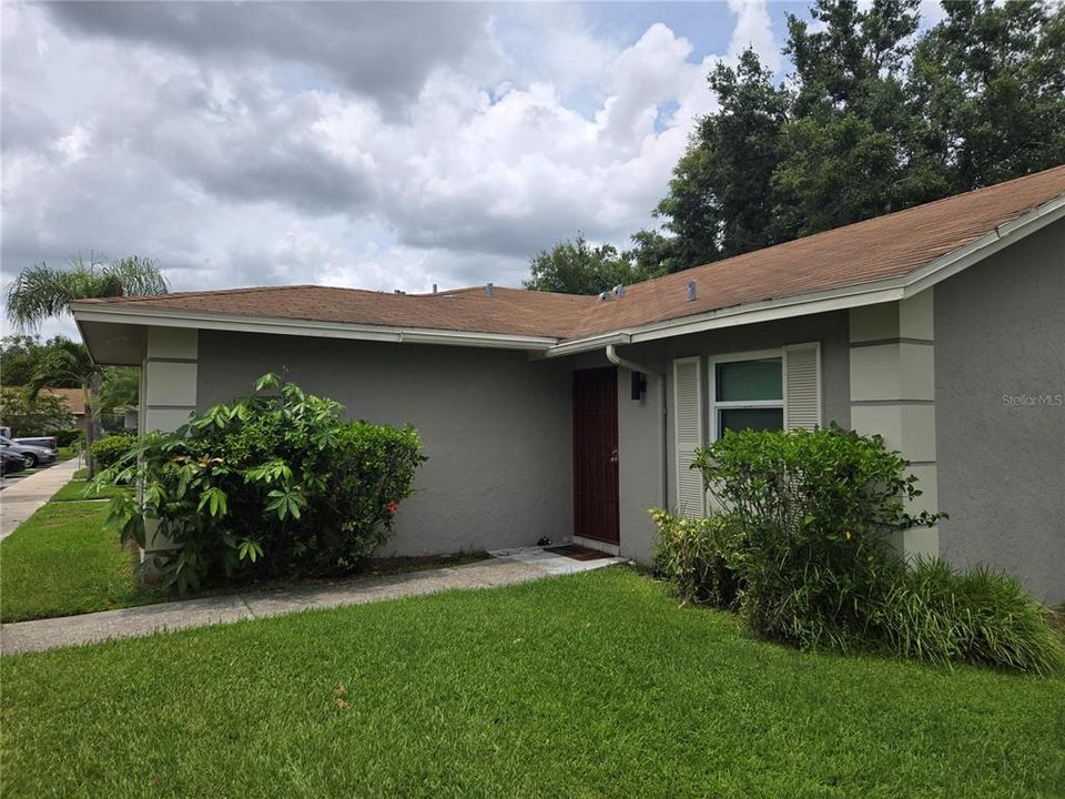 For Rent: $1,900 (2 beds, 1 baths, 804 Square Feet)