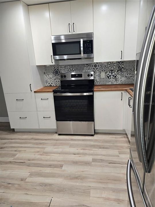 For Rent: $1,900 (2 beds, 1 baths, 804 Square Feet)