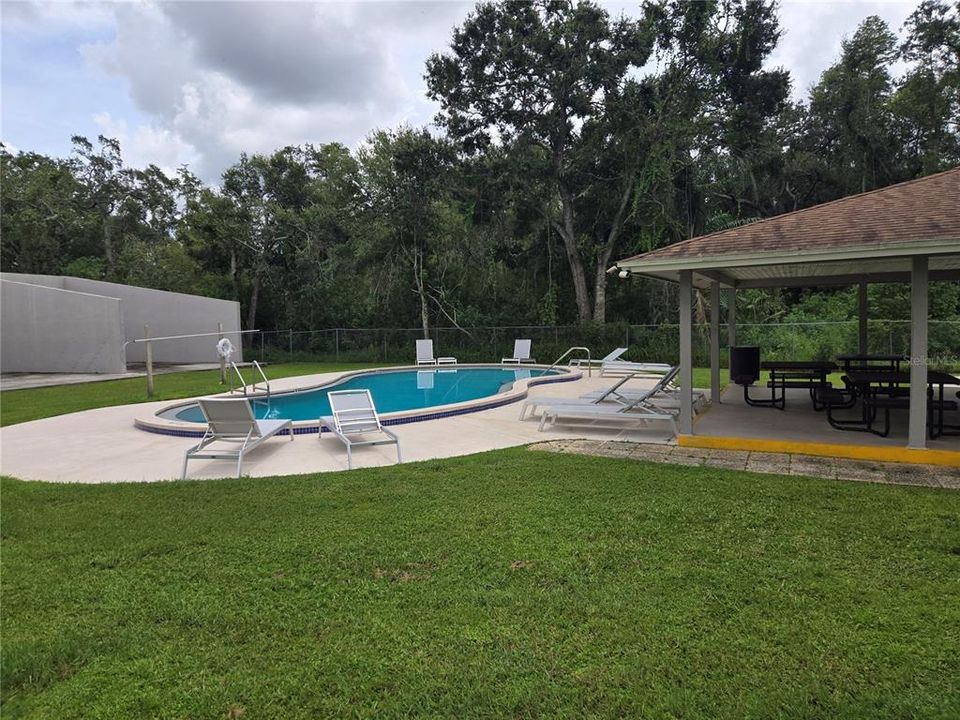 For Rent: $1,900 (2 beds, 1 baths, 804 Square Feet)