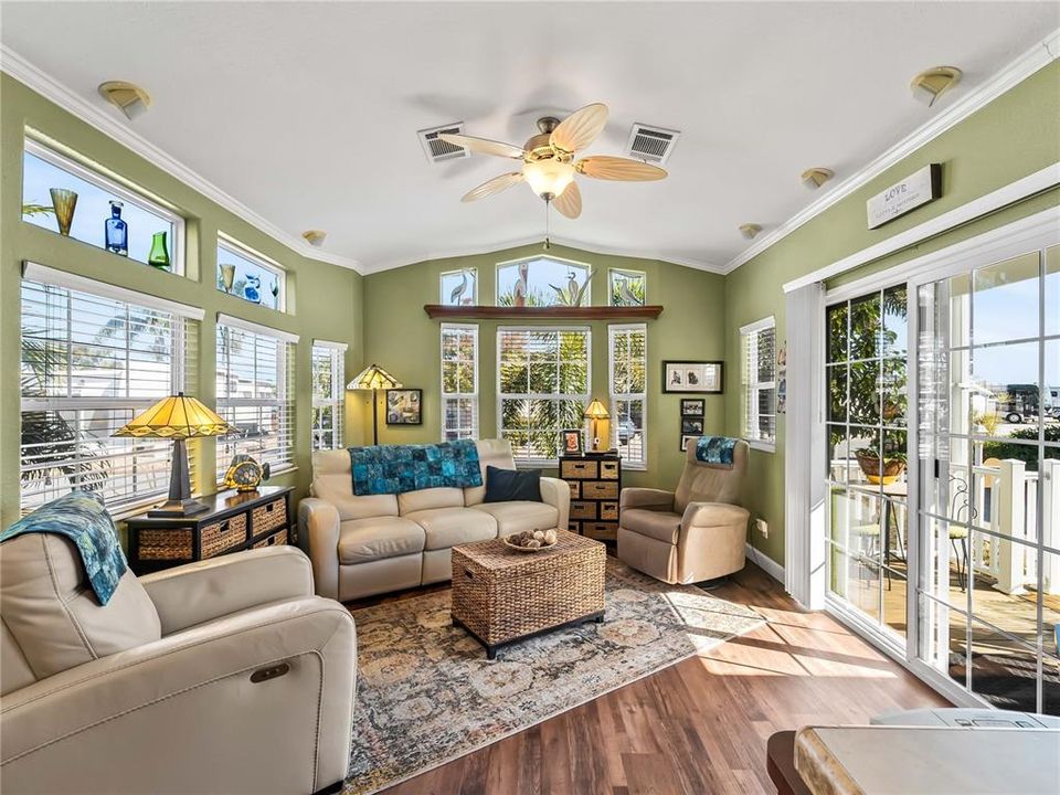 For Sale: $185,000 (1 beds, 1 baths, 504 Square Feet)