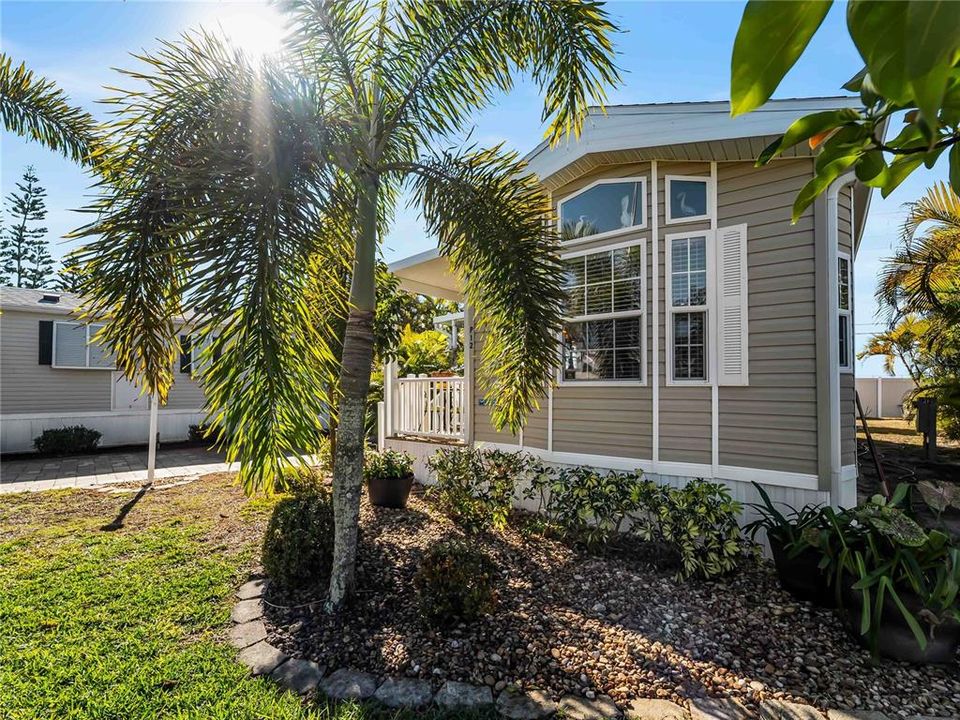 For Sale: $185,000 (1 beds, 1 baths, 504 Square Feet)