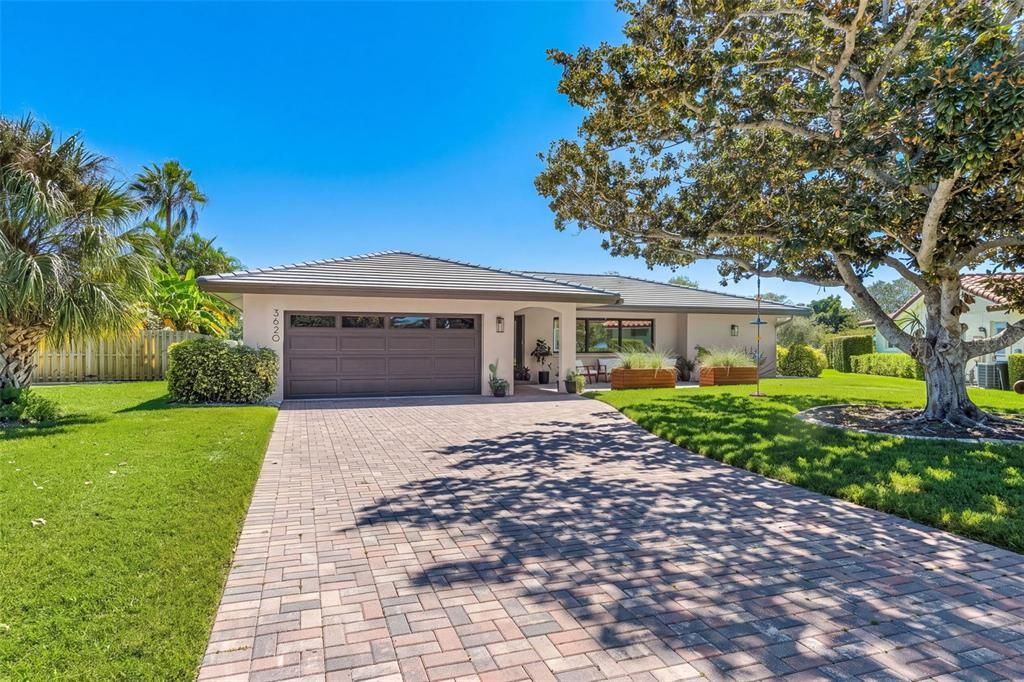 For Sale: $825,000 (4 beds, 3 baths, 2364 Square Feet)