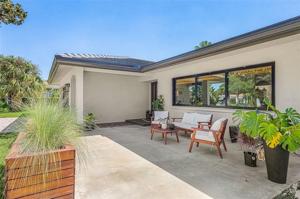For Sale: $825,000 (4 beds, 3 baths, 2364 Square Feet)