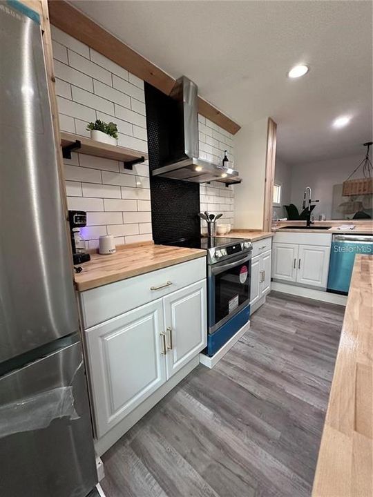 For Rent: $3,800 (3 beds, 2 baths, 1368 Square Feet)