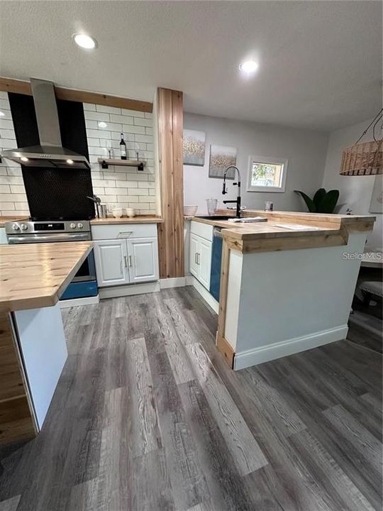 For Rent: $3,800 (3 beds, 2 baths, 1368 Square Feet)