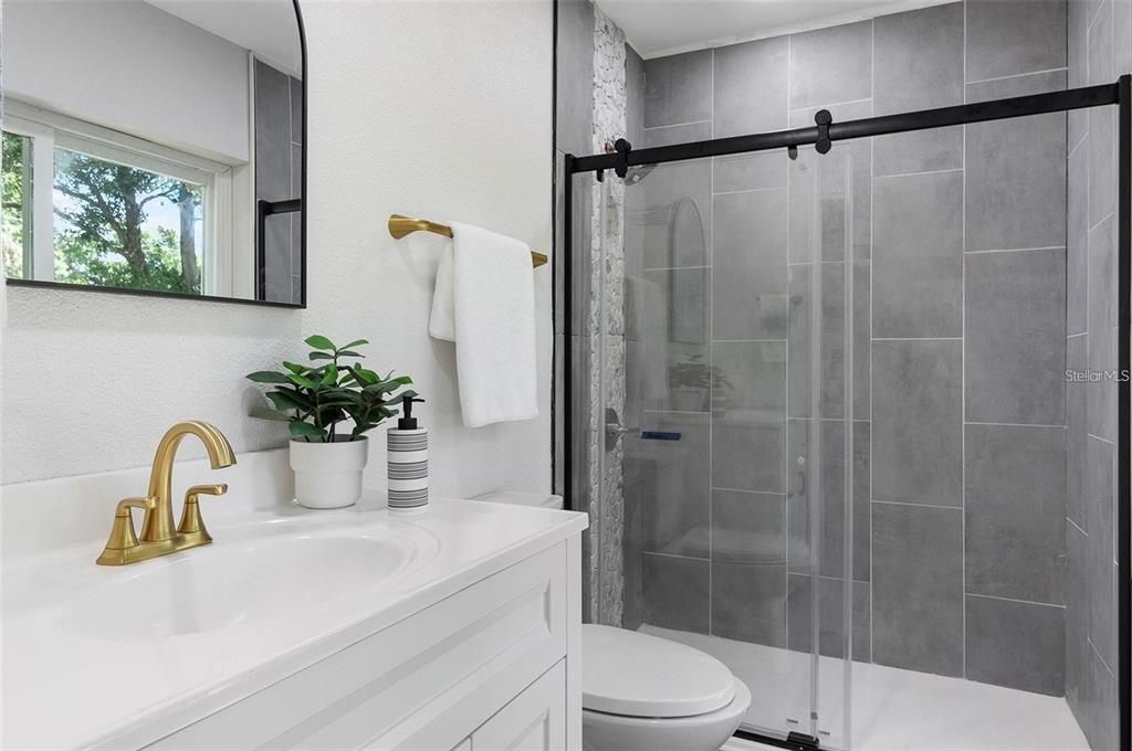For Rent: $3,800 (3 beds, 2 baths, 1368 Square Feet)