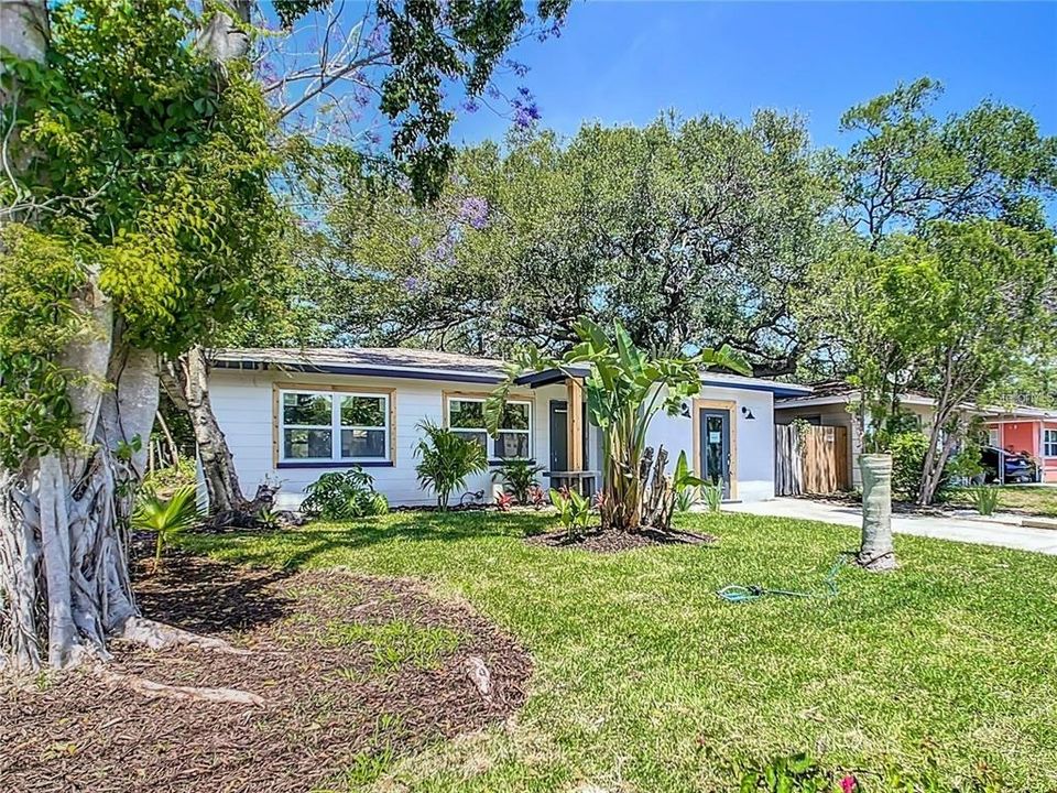 For Rent: $3,800 (3 beds, 2 baths, 1368 Square Feet)