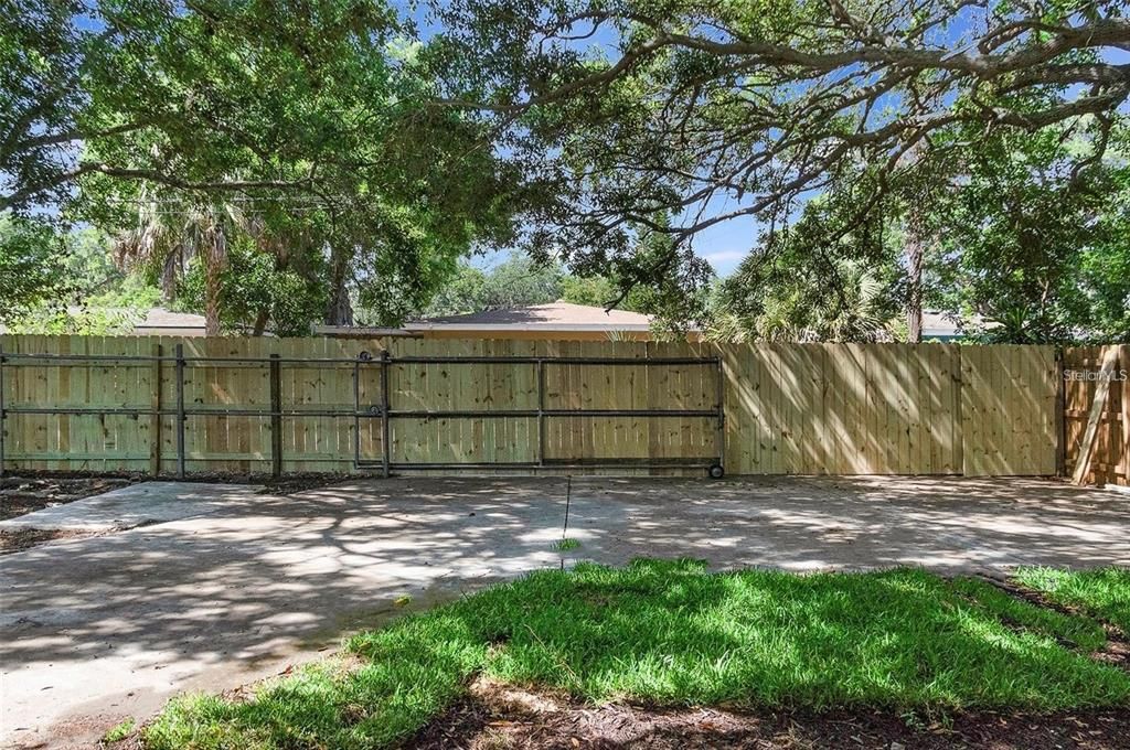 For Rent: $3,800 (3 beds, 2 baths, 1368 Square Feet)