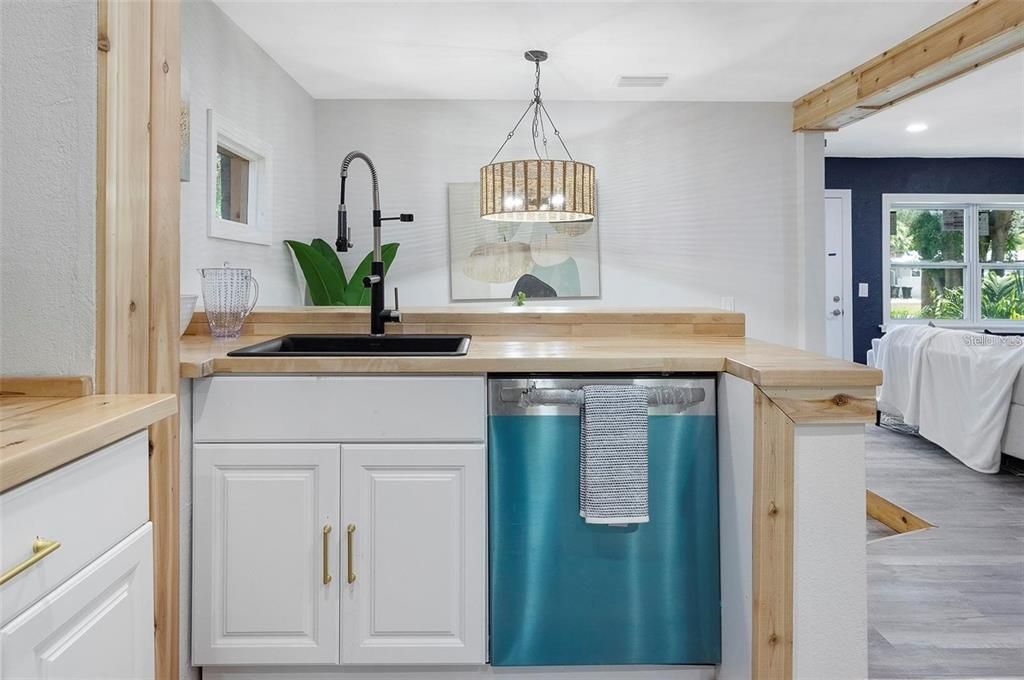 For Rent: $3,800 (3 beds, 2 baths, 1368 Square Feet)
