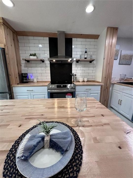 For Rent: $3,800 (3 beds, 2 baths, 1368 Square Feet)