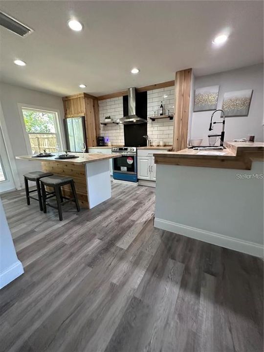 For Rent: $3,800 (3 beds, 2 baths, 1368 Square Feet)