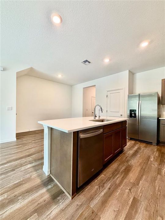 For Rent: $2,150 (3 beds, 2 baths, 1673 Square Feet)