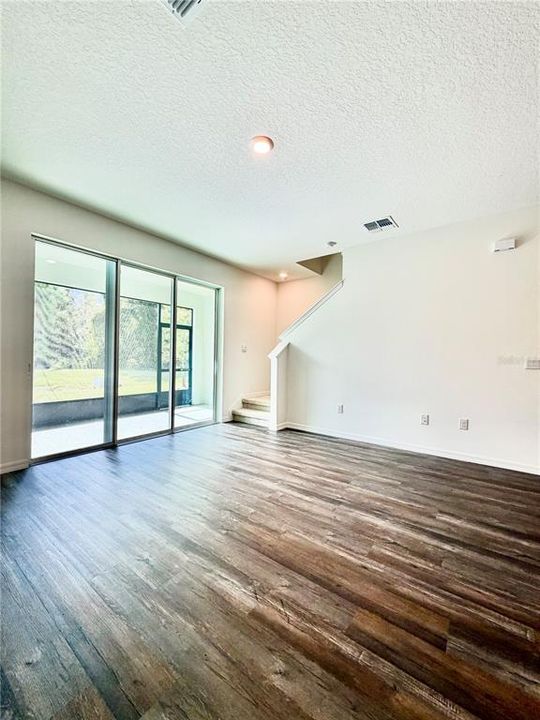 For Rent: $2,150 (3 beds, 2 baths, 1673 Square Feet)