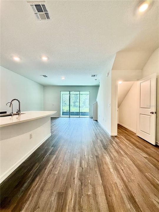 For Rent: $2,150 (3 beds, 2 baths, 1673 Square Feet)