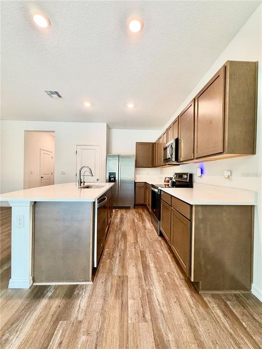 For Rent: $2,150 (3 beds, 2 baths, 1673 Square Feet)