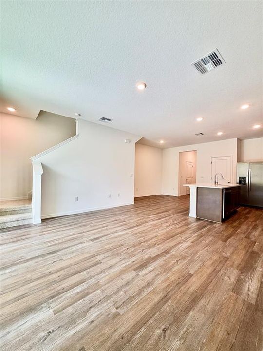 For Rent: $2,150 (3 beds, 2 baths, 1673 Square Feet)