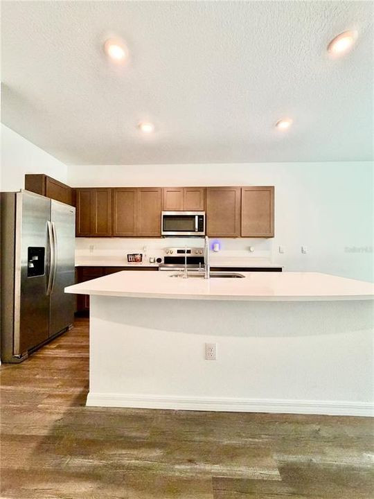 For Rent: $2,150 (3 beds, 2 baths, 1673 Square Feet)
