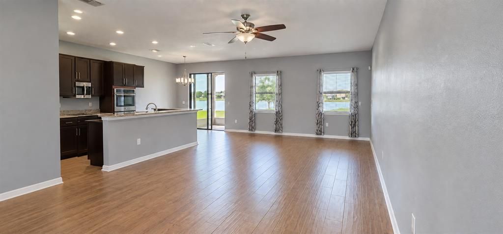 For Rent: $2,200 (3 beds, 2 baths, 1614 Square Feet)
