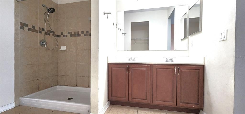 For Rent: $2,200 (3 beds, 2 baths, 1614 Square Feet)