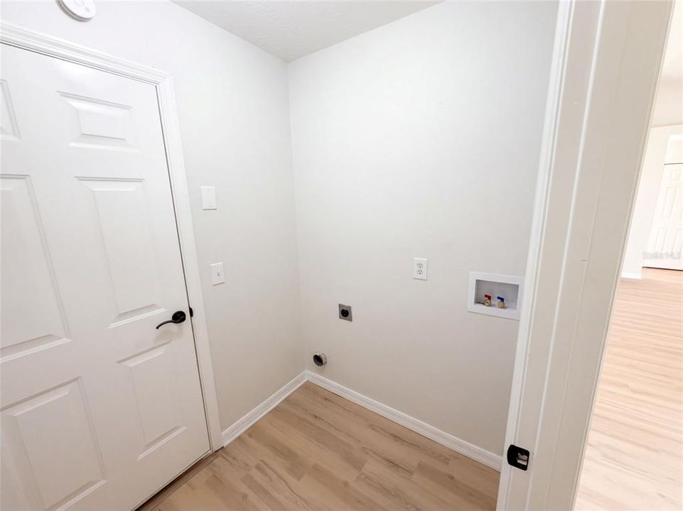 For Sale: $252,000 (3 beds, 2 baths, 1333 Square Feet)