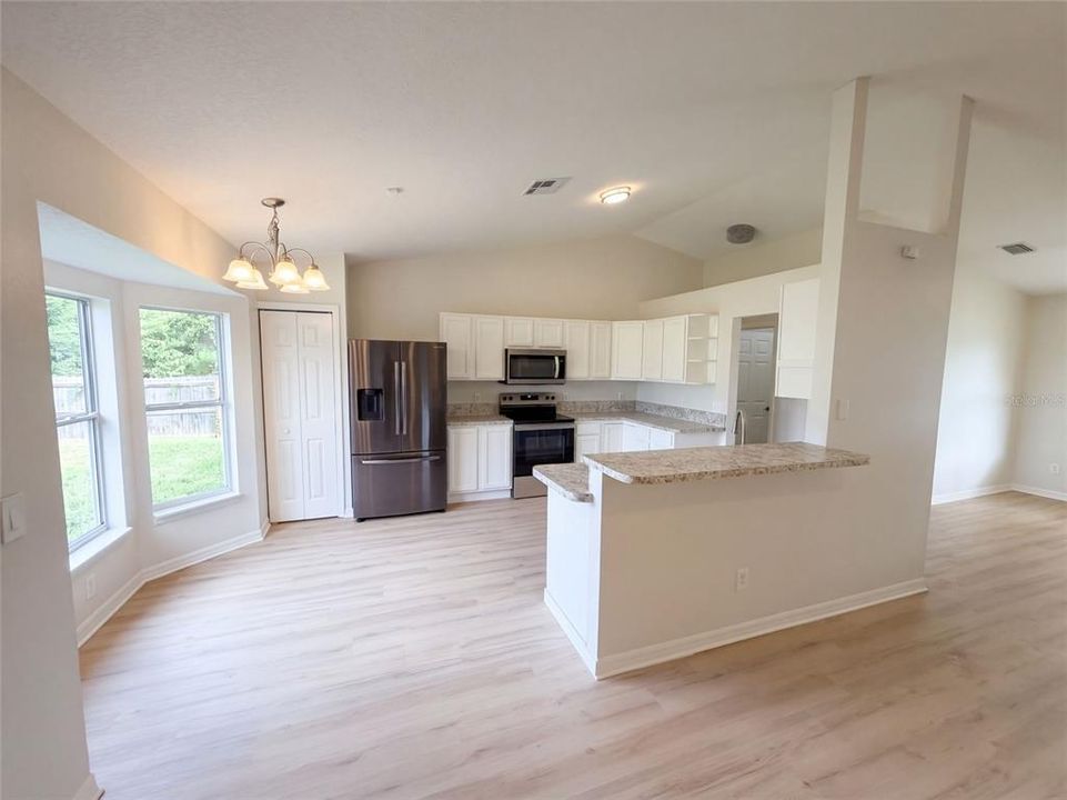 For Sale: $252,000 (3 beds, 2 baths, 1333 Square Feet)