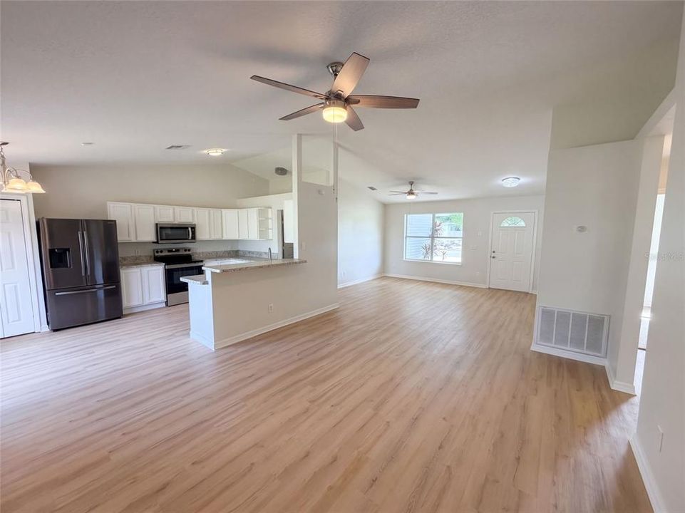 For Sale: $252,000 (3 beds, 2 baths, 1333 Square Feet)