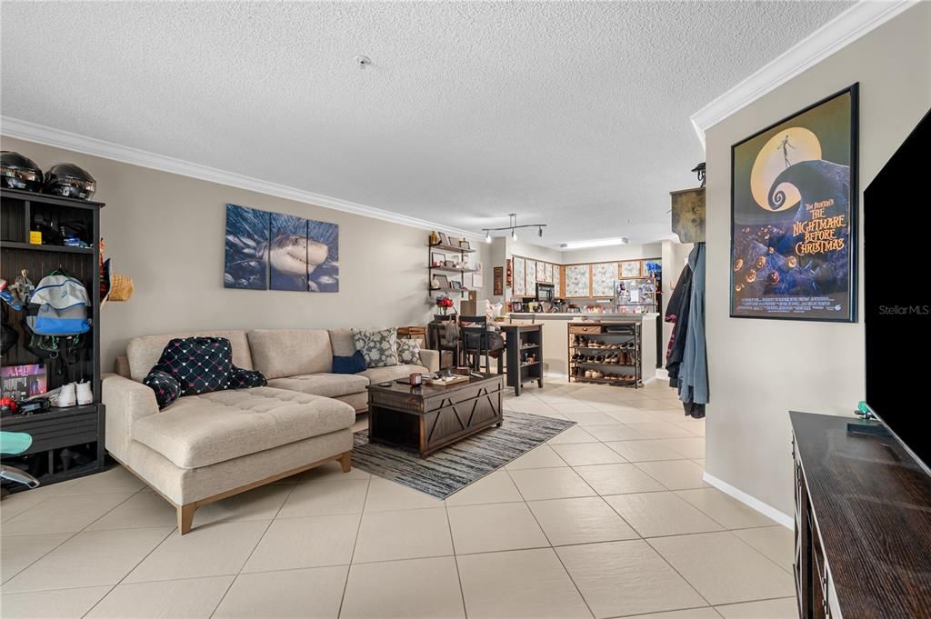 For Sale: $209,000 (2 beds, 2 baths, 989 Square Feet)