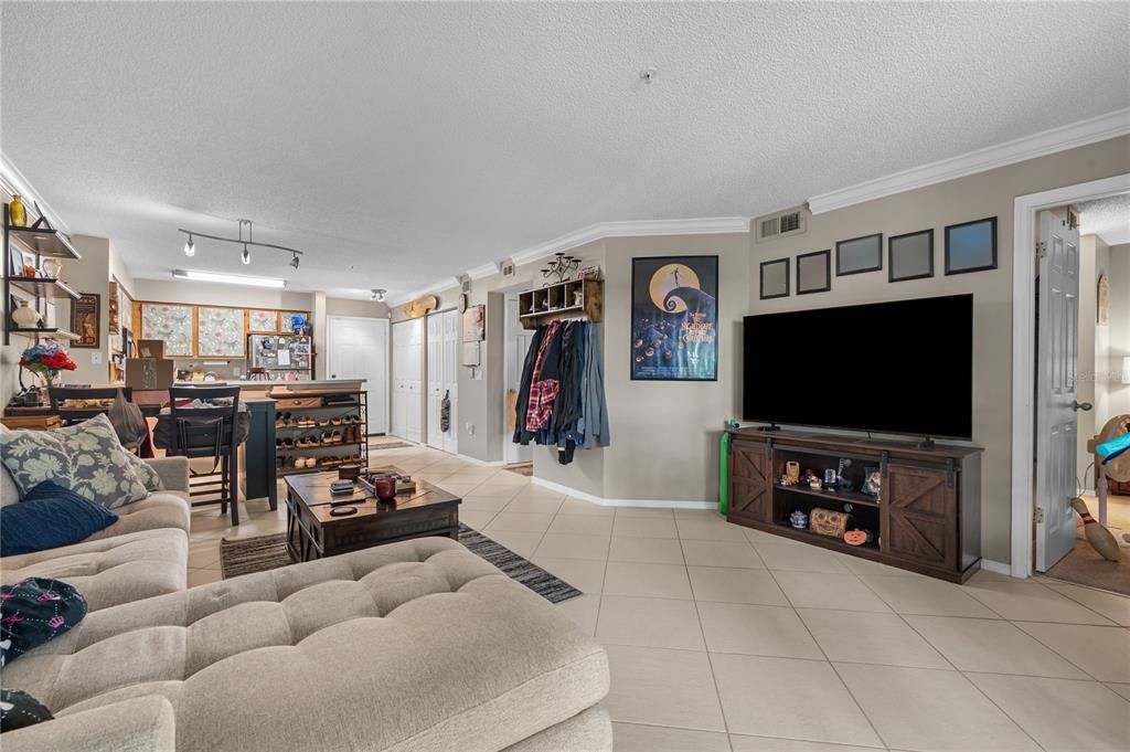 For Sale: $209,000 (2 beds, 2 baths, 989 Square Feet)