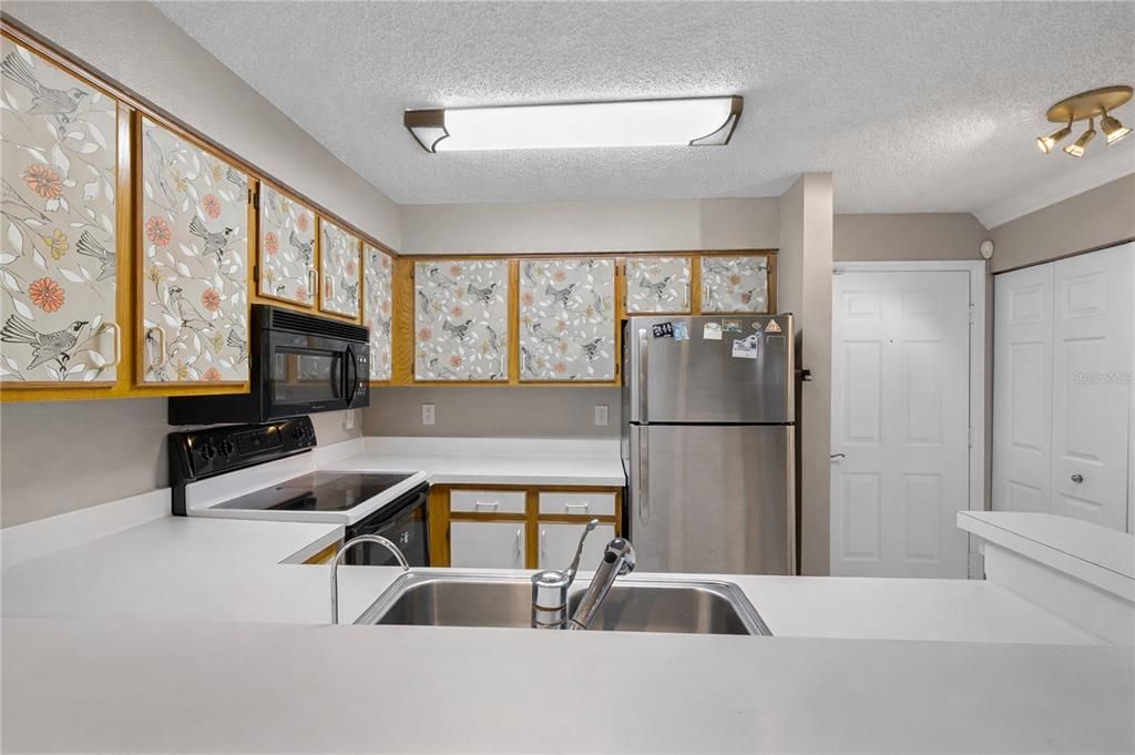 For Sale: $209,000 (2 beds, 2 baths, 989 Square Feet)