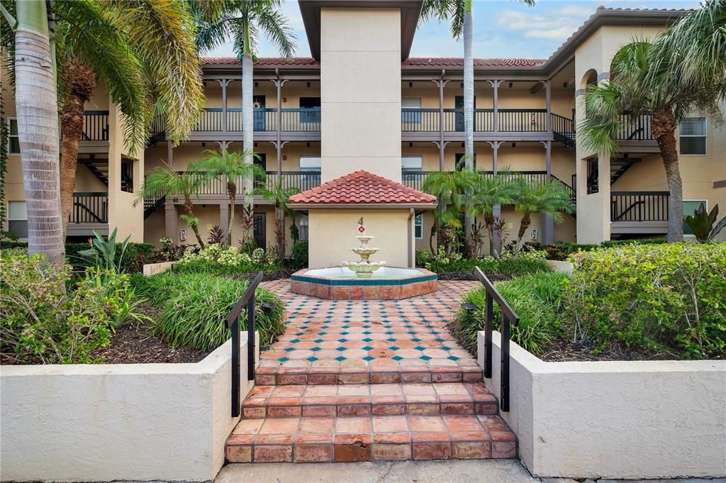 For Sale: $209,000 (2 beds, 2 baths, 989 Square Feet)