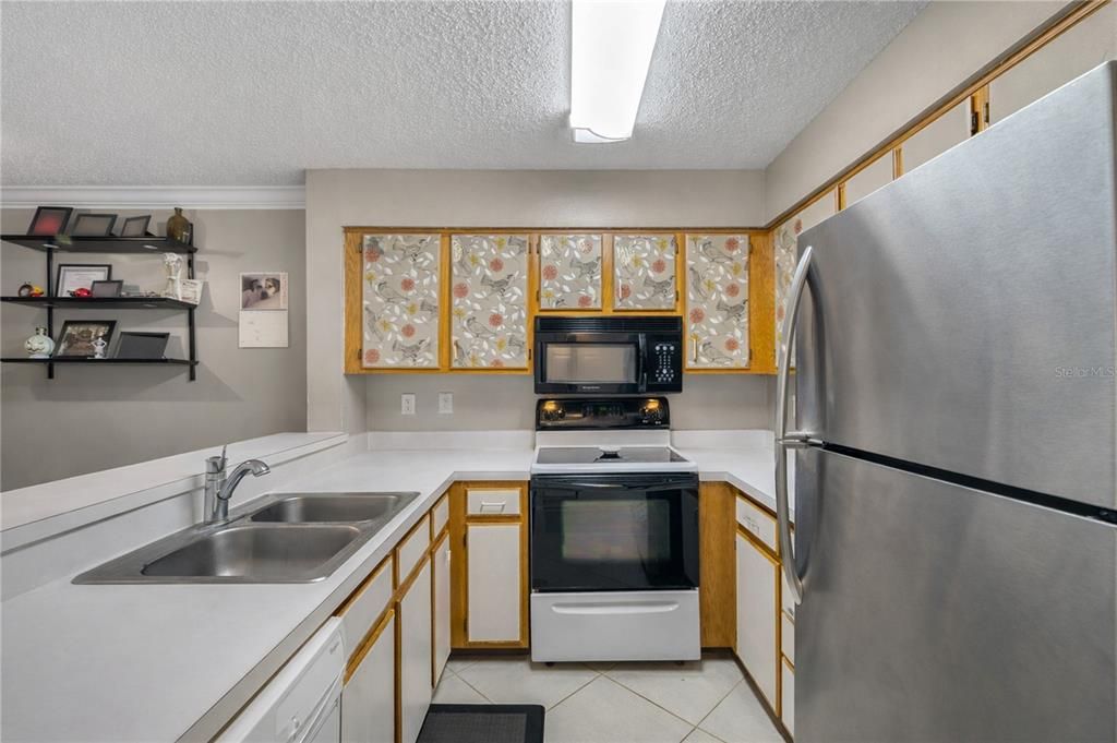 For Sale: $209,000 (2 beds, 2 baths, 989 Square Feet)