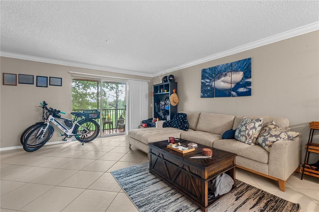 For Sale: $209,000 (2 beds, 2 baths, 989 Square Feet)