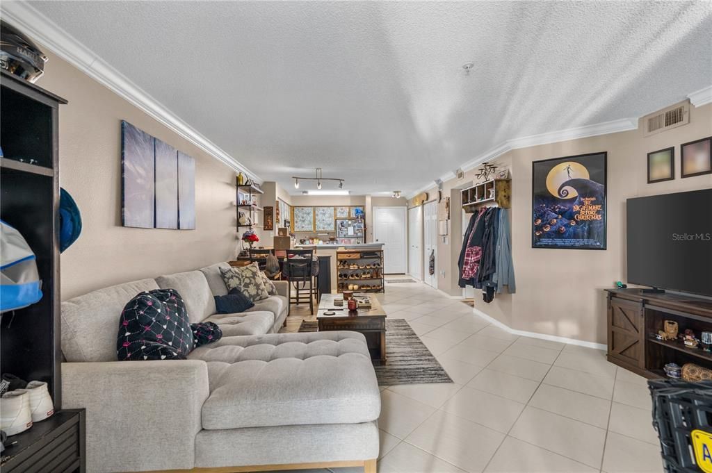 For Sale: $209,000 (2 beds, 2 baths, 989 Square Feet)