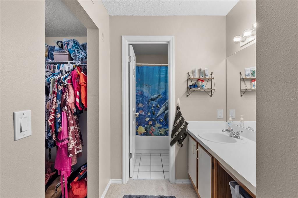 For Sale: $209,000 (2 beds, 2 baths, 989 Square Feet)