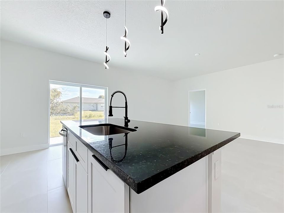 En Venta: $340,000 (4 camas, 3 baños, 1864 Pies cuadrados)
