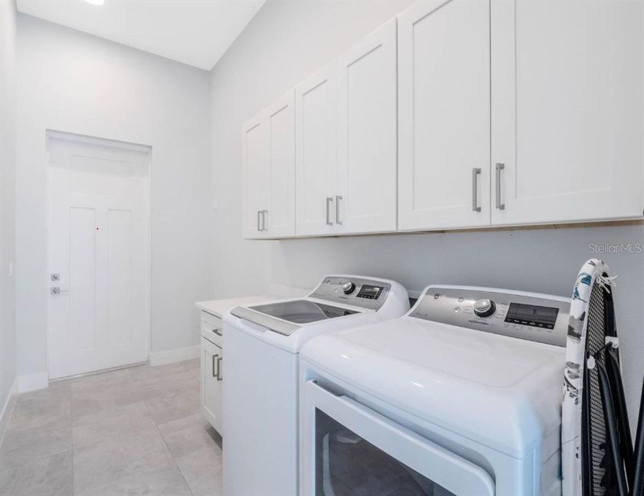 For Sale: $1,225,000 (6 beds, 6 baths, 3745 Square Feet)