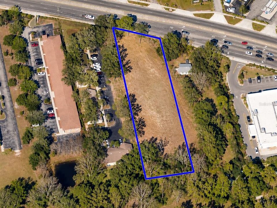 待售: $499,000 (1.06 acres)