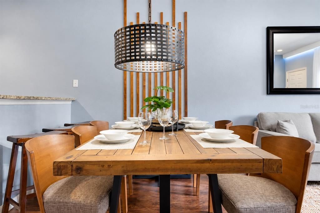 En Venta: $305,000 (3 camas, 2 baños, 1300 Pies cuadrados)