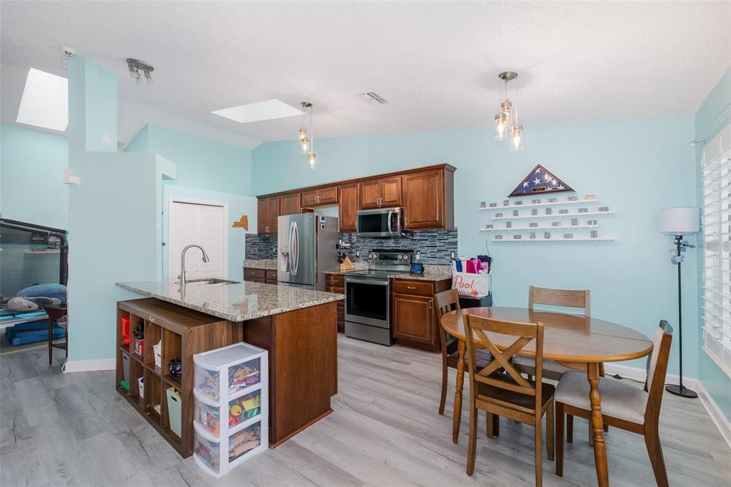 En Venta: $440,000 (3 camas, 2 baños, 1664 Pies cuadrados)