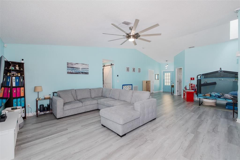 En Venta: $440,000 (3 camas, 2 baños, 1664 Pies cuadrados)