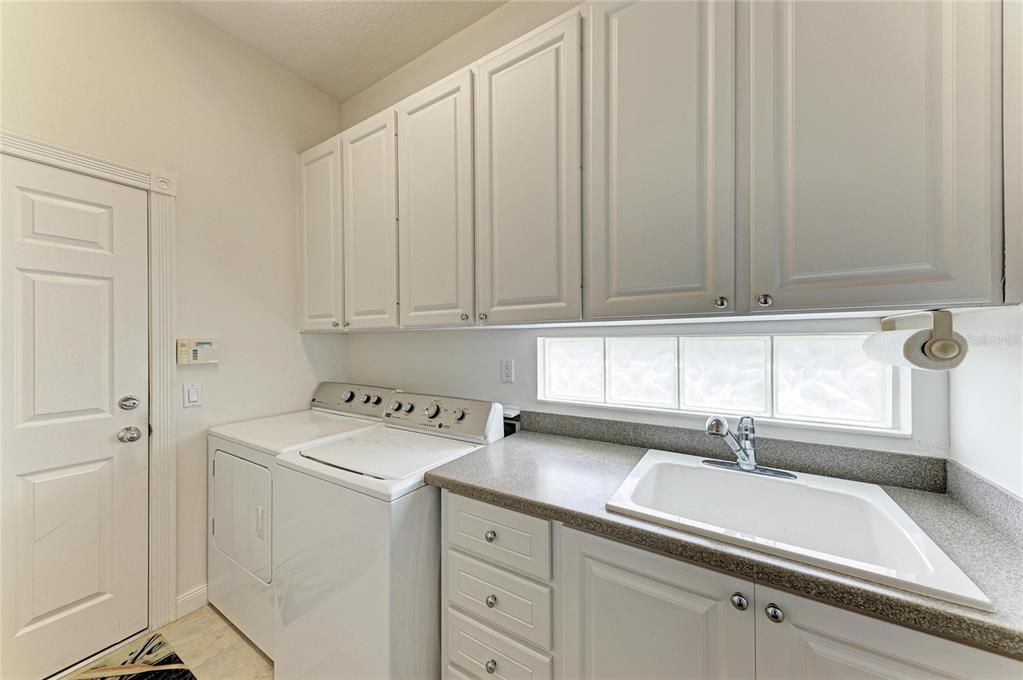 For Sale: $624,990 (5 beds, 4 baths, 2537 Square Feet)