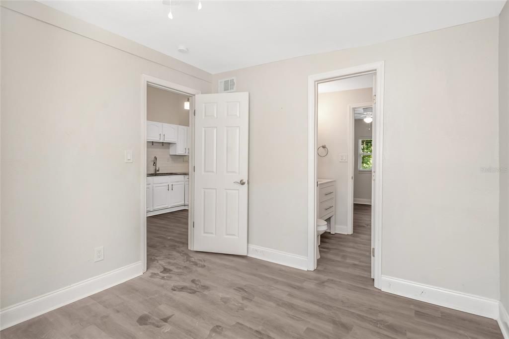 For Sale: $330,000 (3 beds, 2 baths, 976 Square Feet)