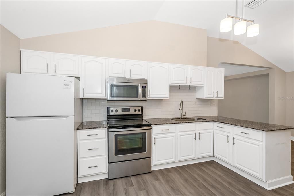 For Sale: $330,000 (3 beds, 2 baths, 976 Square Feet)