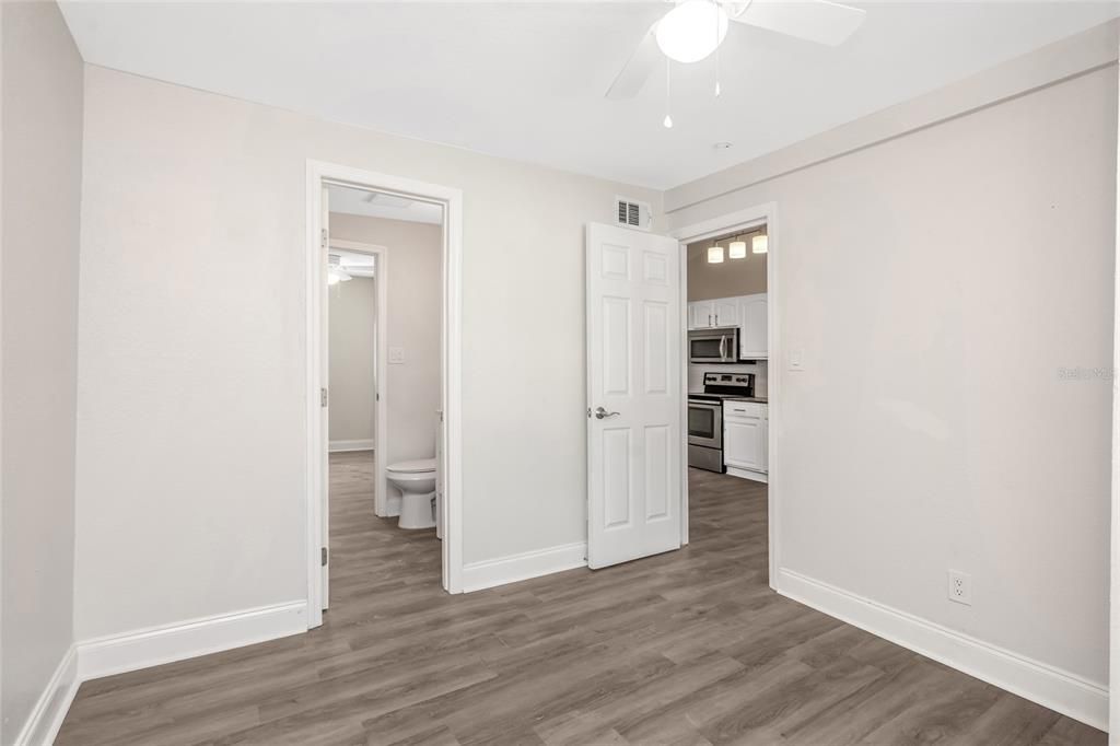 For Sale: $330,000 (3 beds, 2 baths, 976 Square Feet)