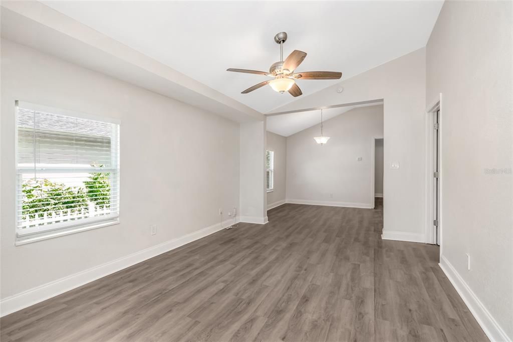 For Sale: $330,000 (3 beds, 2 baths, 976 Square Feet)