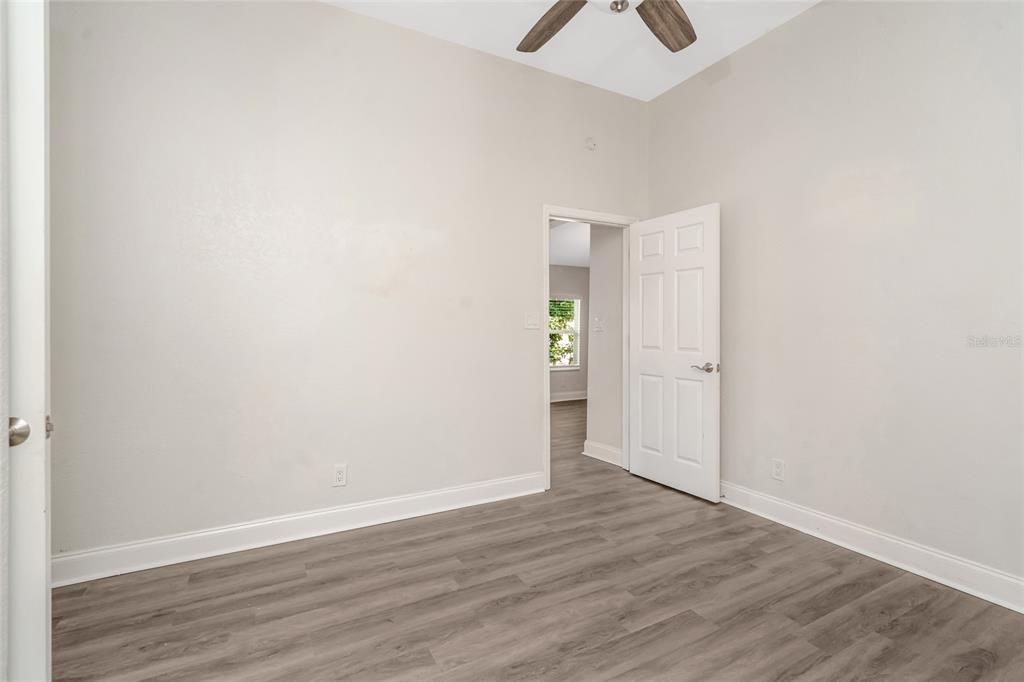 For Sale: $330,000 (3 beds, 2 baths, 976 Square Feet)