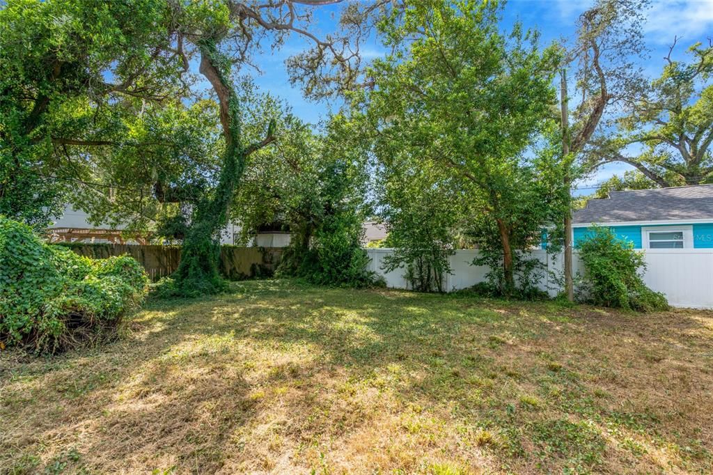 For Sale: $330,000 (3 beds, 2 baths, 976 Square Feet)