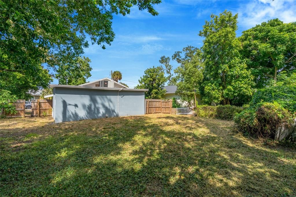 For Sale: $330,000 (3 beds, 2 baths, 976 Square Feet)