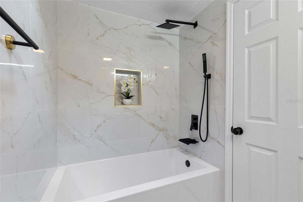 For Sale: $380,000 (3 beds, 2 baths, 1201 Square Feet)